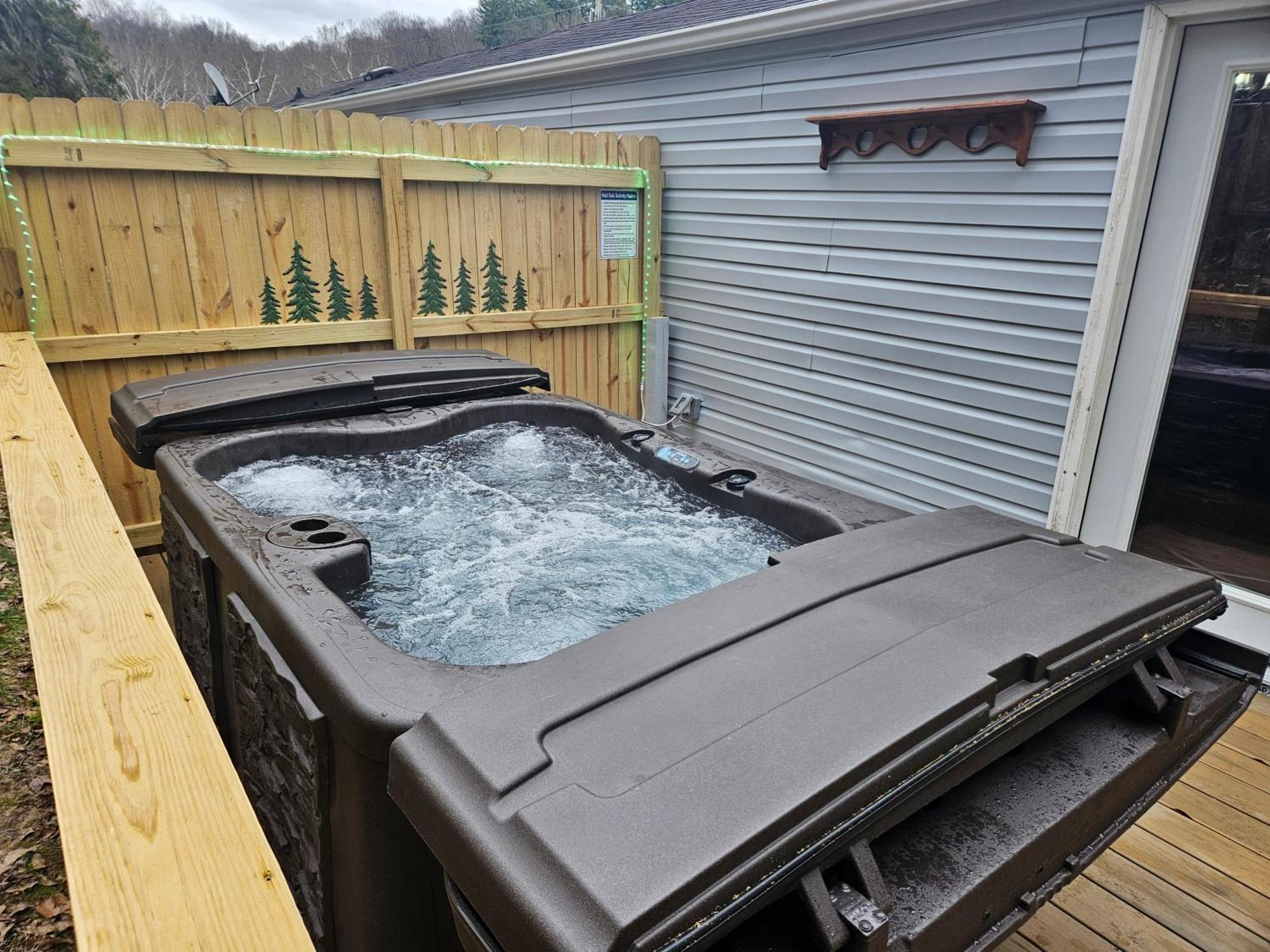 Grey Pines At Hocking Vacations Villa Logan Exterior photo